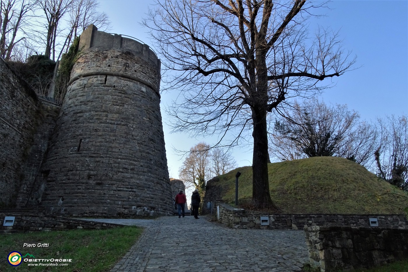 53 Bastioni del Castello di San Vigilio.JPG